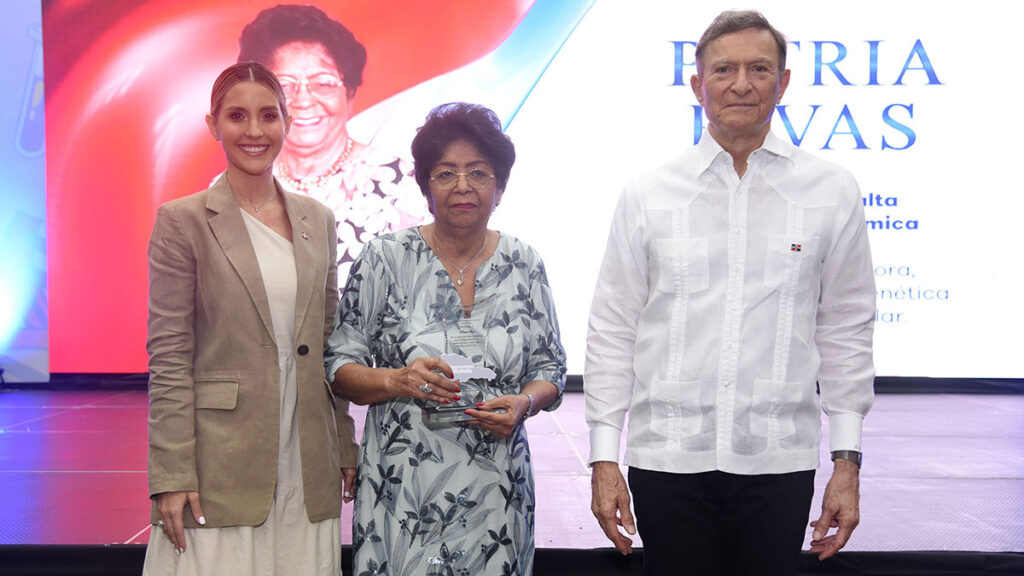 Mirex gives recognition to Patria Rivas