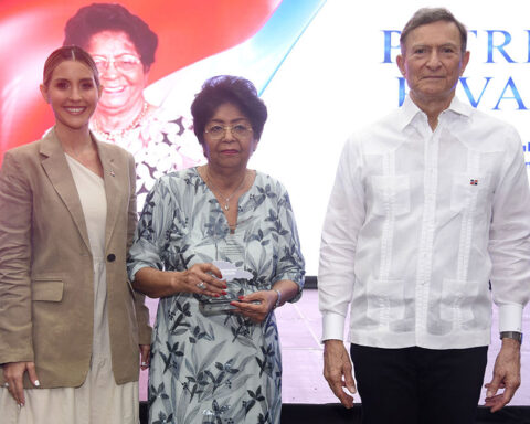 Mirex gives recognition to Patria Rivas