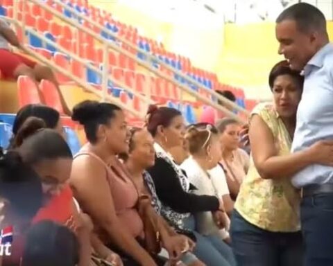 Mocanos in New York value Senator Carlos Gómez's work