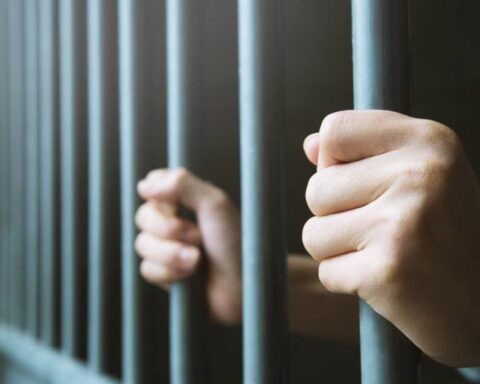 Encarcelan sin derecho a fianza a modelo apuñaló su novio en Florida