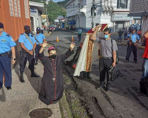 Monsignor Álvarez before a police siege: “they surround the Curia as if it were a barracks”