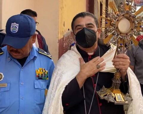 Monsignor Álvarez is “kidnapped”.  Police usurps functions of judges to fulfill whims of locking him up