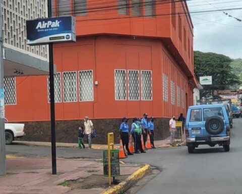 National Police keeps besieged priest and parishioners in Sébaco