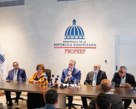 Neney presenta Comisión de Observadores para licitaciones del Propeep