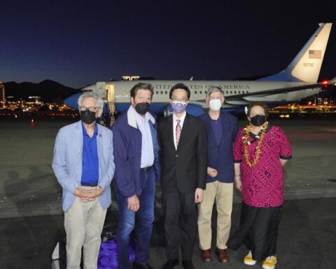 Una delegación de legisladores estadounidenses visita Taiwán 12 días después de la visita del presidente de la Cámara de Representantes de EEUU Nancy Pelosi Foto: Ministerio de Relaciones Exteriores de Taiwán, vía AP.