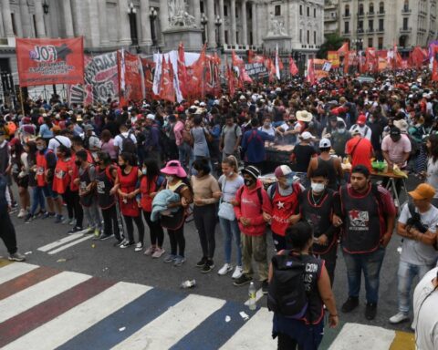 New march of unions and social organizations for the universal wage