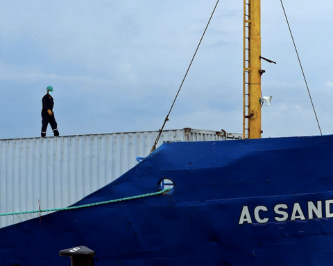 Nicaragua sends a ship with food to Cuba