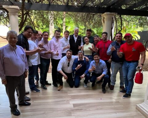 Officialism defines candidate and Wiens starts the bid for the presidency