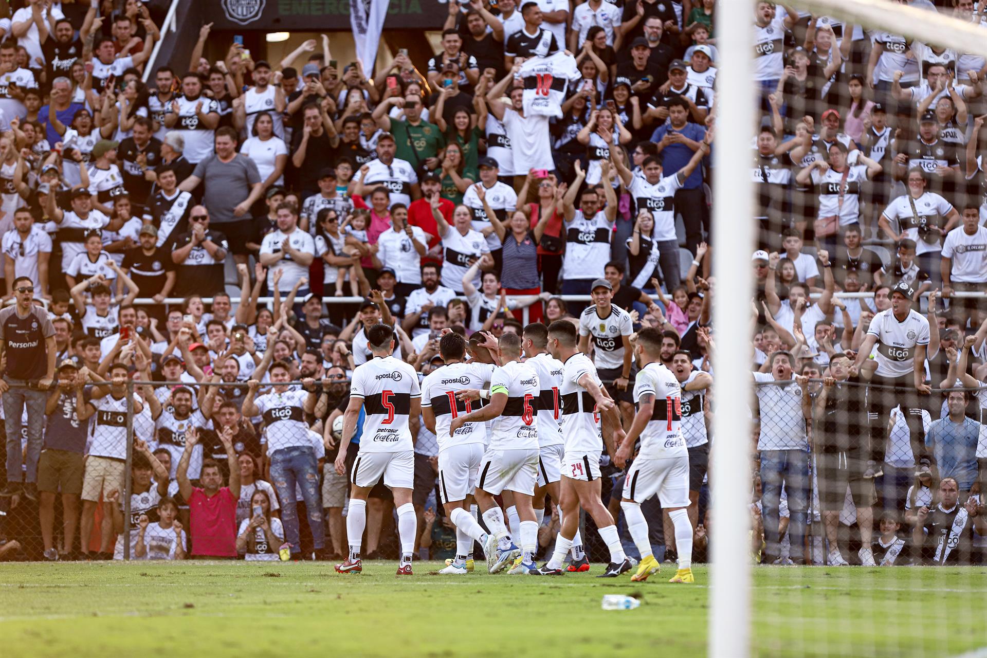 Olimpia wins 2-0 in the superclásico