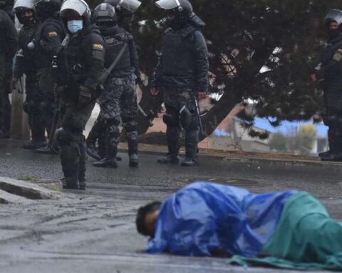 One serious injury and three detainees is the preliminary result of the repression of coca growers in La Paz