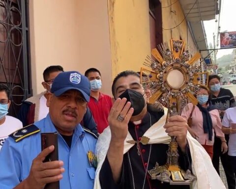 Ortega "goes with everything" against Bishop Álvarez, besieged in the Curia of Matagalpa
