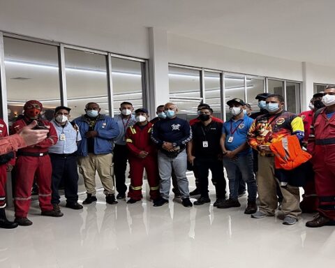 PDVSA firefighters and technicians travel to Cuba to help extinguish the fire