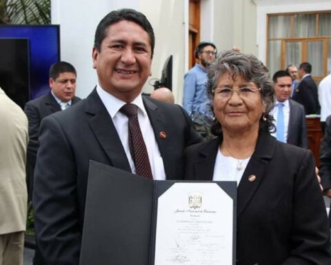 PJ orders to seize more than S / 3 million from the accounts of Vladimir Cerrón and his mother