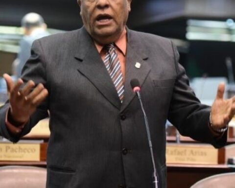 Castro Silverio said that apparently Pavel Isa does not know what the position of the Dominican government is in relation to the Haitian issue.