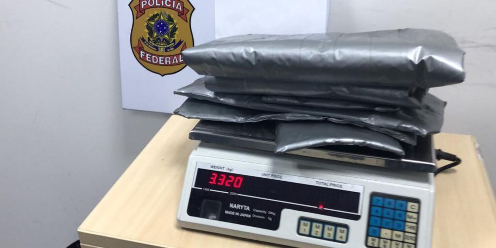 Paraguayan woman arrested with cocaine at Foz do Iguaçu Airport