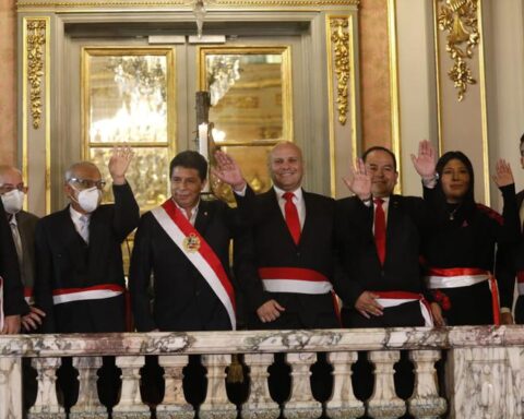 Pedro Castillo keeps Torres in the PCM and together they stirred up six ministries