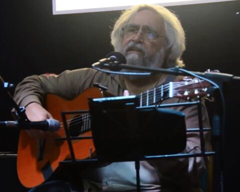 El trovador cubano Pedro Luis Ferrer durante un concierto en Tampa, Estados Unidos, en 2019. Foto: captura de video / La Trova en Vivo / Archivo.