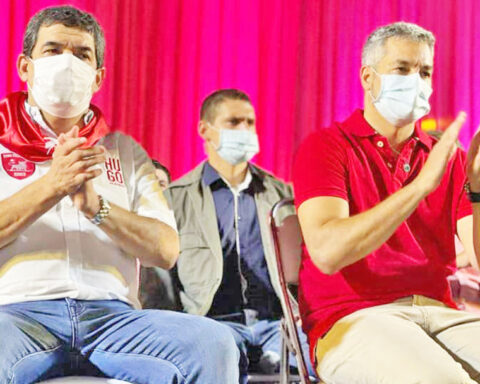 Permanence of Velázquez will affect the country's image according to analysts