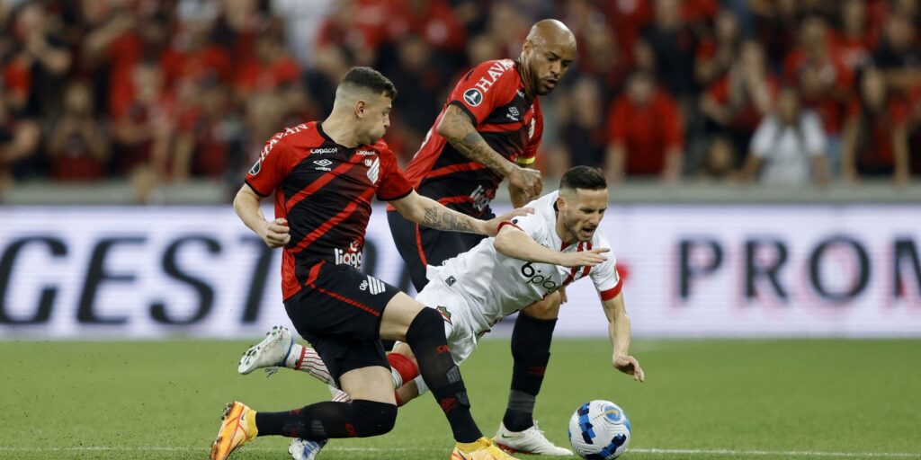 Playing at Arena da Baixada, Athletico-PR draws with Estudiantes