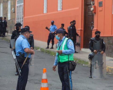 Police allow the exit of a chorus girl "kidnapped" in the Curia of Matagalpa