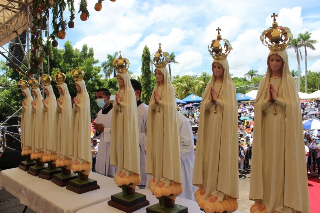 Police prohibit two priests from attending the reception of the Virgin of Fatima