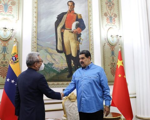 President Maduro met with an official from the Chinese Foreign Ministry
