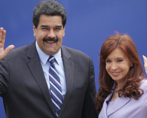 President Maduro to Cristina Fernández: you are worthy heiress of Evita