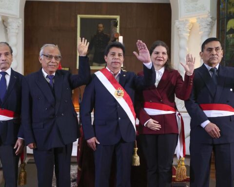 President changes 3 ministers, but keeps Geiner Alvarado