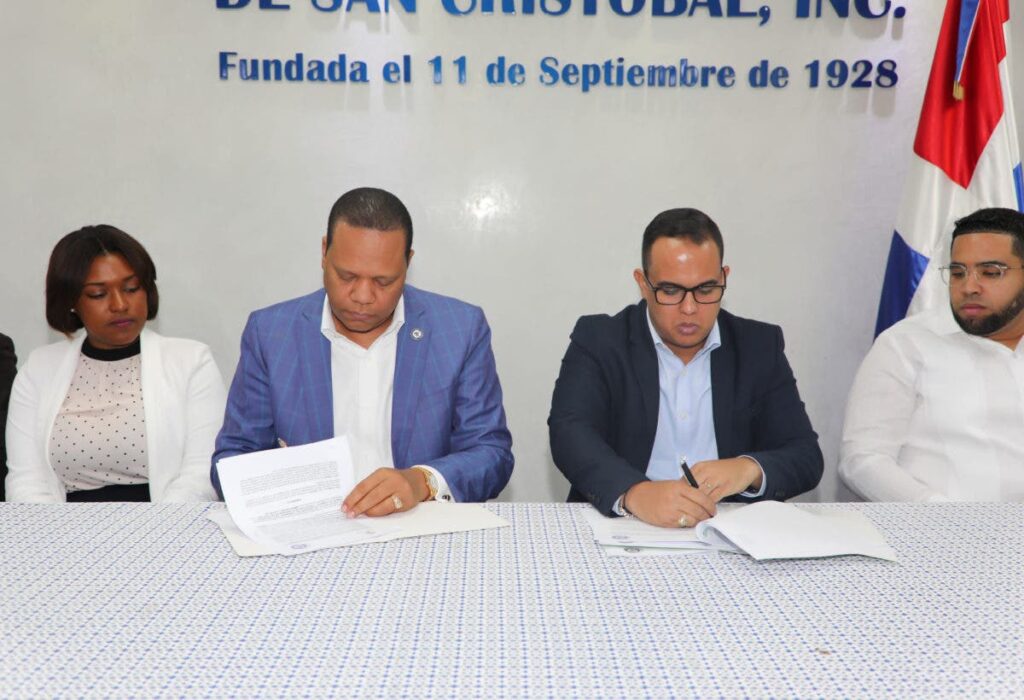 Pro Consumidor y Cámara de Comercio de SC firman convenio