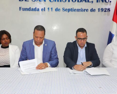 Pro Consumidor y Cámara de Comercio de SC firman convenio