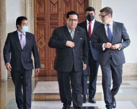 primer embajador en China, Orlando Gómez Zamora