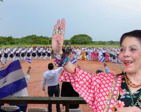 Regime will send a week of vacation to state workers for the national holidays