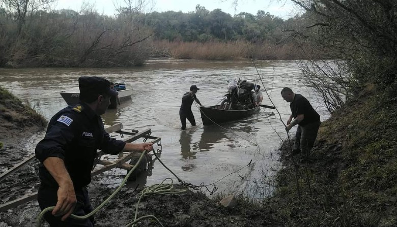 Residents of Paso Centurión will request a raft to cross with a Brazilian city