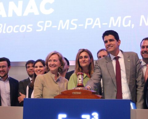 Result of airport auction leaves minister very satisfied