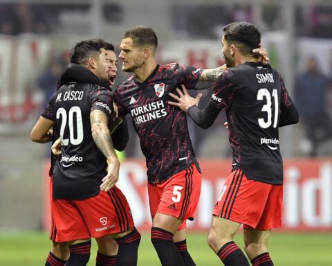 River squeezes Borja and recovers with three goals