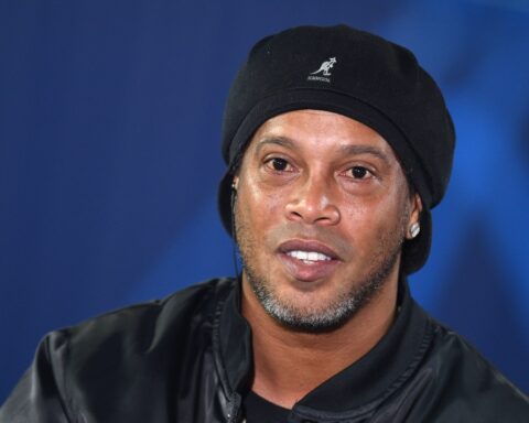 Ronaldinho will play an exhibition match in Ecuador