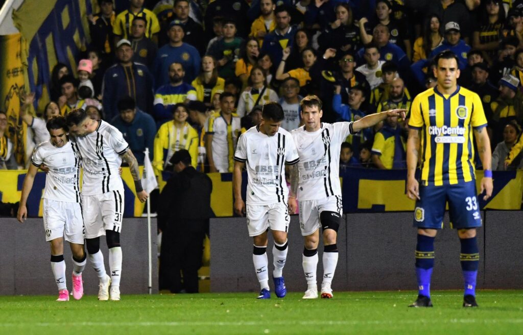 Rosario Central de Tevez falls 0-3 against Central Córdoba