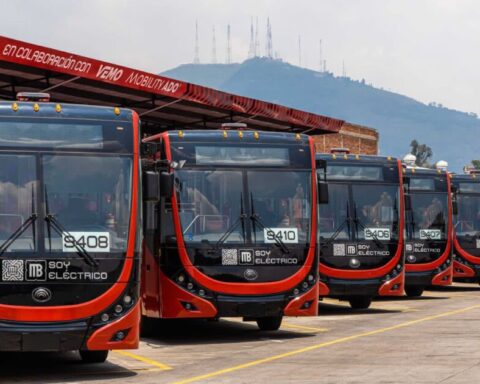 Santander finances the purchase of trucks for the CDMX Metrobus