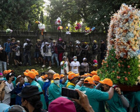 Santo Domingo, the most popular in Nicaragua, arrives at his church in Managua