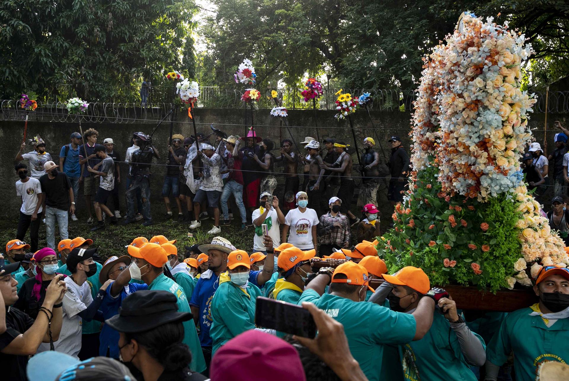 Santo Domingo, the most popular in Nicaragua, arrives at his church in Managua