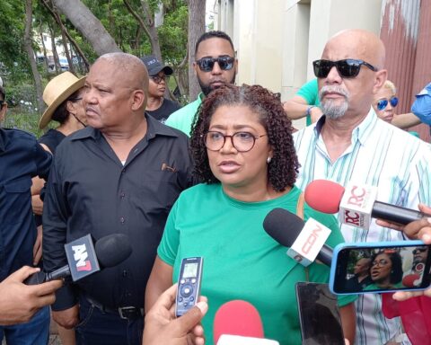 Suplidores almuerzo escolar protestan por irregularidades en Inabie