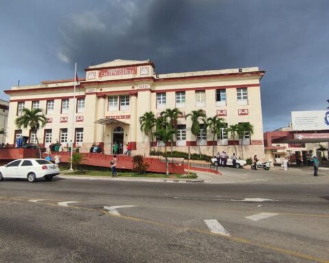 Seven of those injured in the Matanzas fire are transferred to the Calixto García hospital in Havana