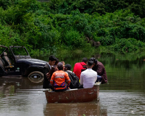 Seven sectors of El Callao are affected by the flooding of the Yuruari River