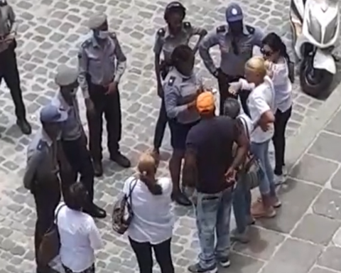 Several relatives of prisoners of 11J arrested for protesting in the Cathedral of Havana