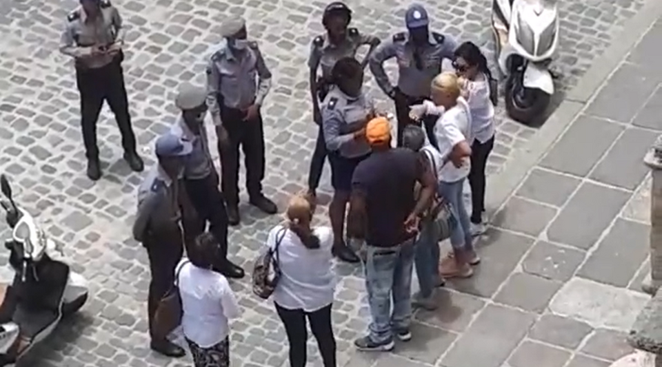 Several relatives of prisoners of 11J arrested for protesting in the Cathedral of Havana