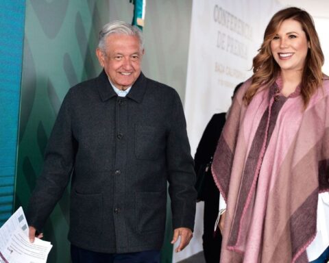 “She is not alone”: AMLO supports BC governor after wave of violence