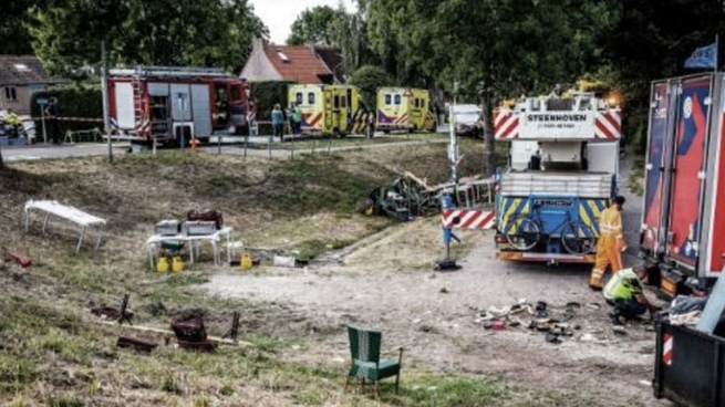 Six people were hit by a truck in the middle of a party near Rotterdam