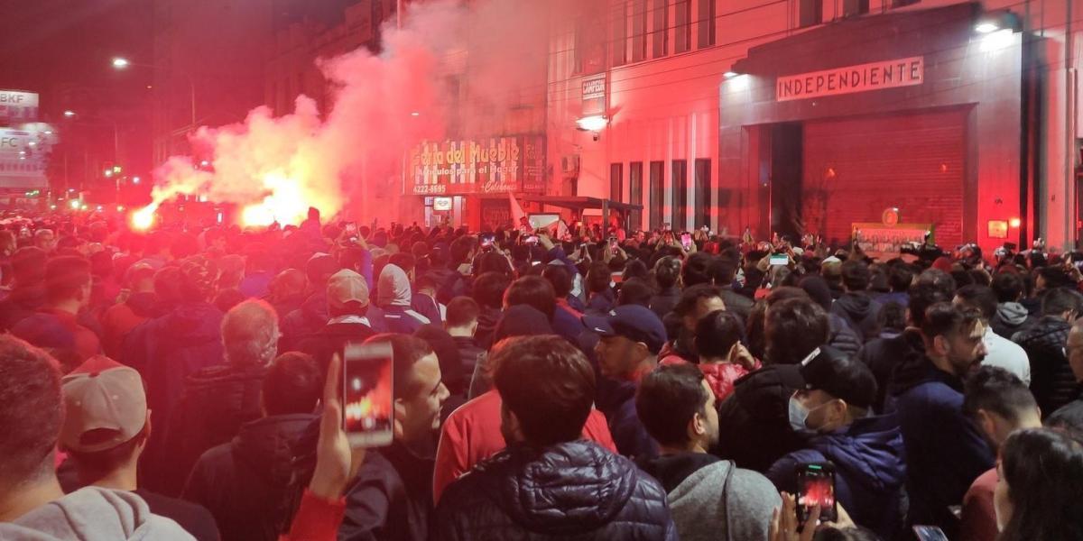 Some 12 injured and 10 detained due to incidents at the headquarters of Independiente