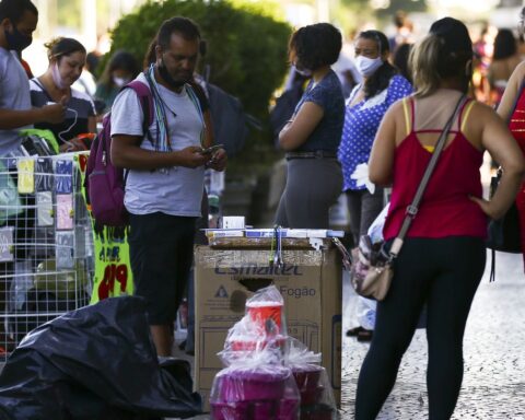 Study shows high poverty in metropolitan regions