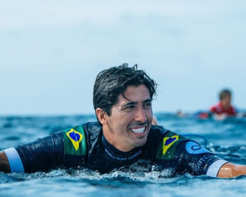 Surfing: Miguel Pupo is champion in the Teahupo'o stage